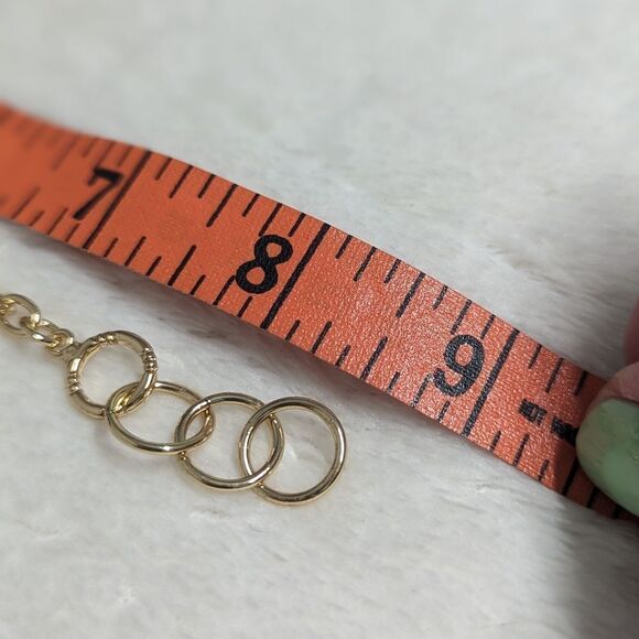 NWOT Black Acrylic Cabachon Goldtone Disc Bracelet - Picture 10 of 11